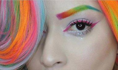 /spotfashion/llega-la-nueva-moda-cejas-arcoiris-/31263.html